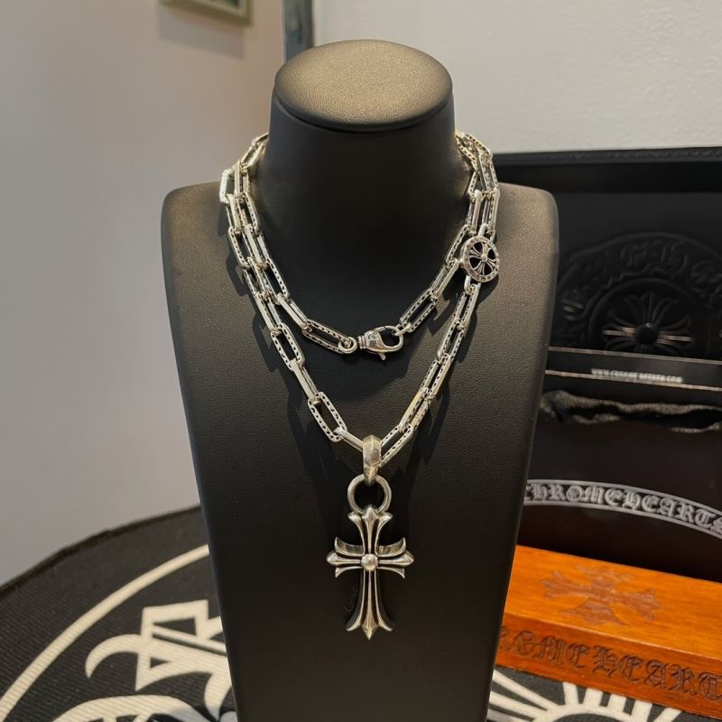 Ch*0me He**ts necklaces